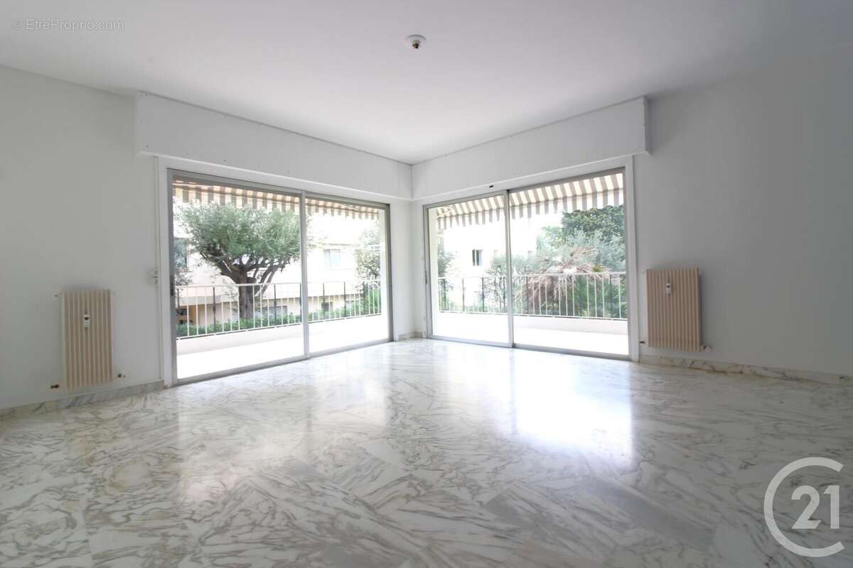 Appartement à ROQUEBRUNE-CAP-MARTIN