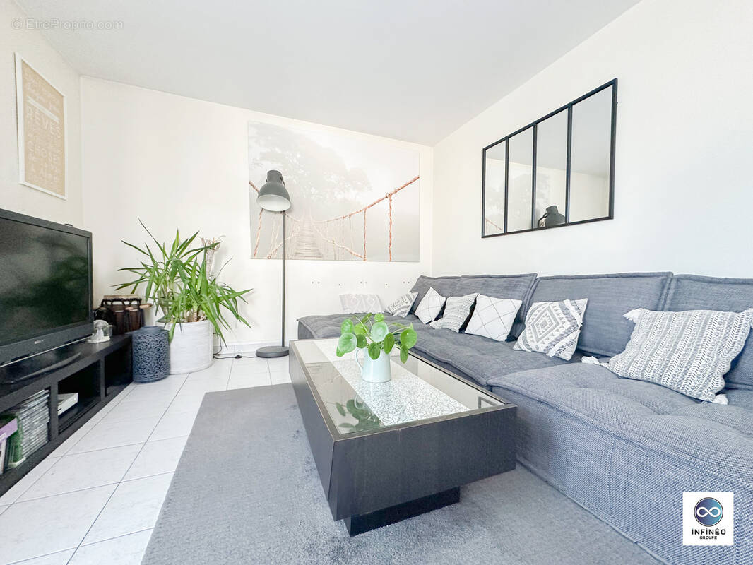 Appartement à SAINTE-GENEVIEVE-DES-BOIS