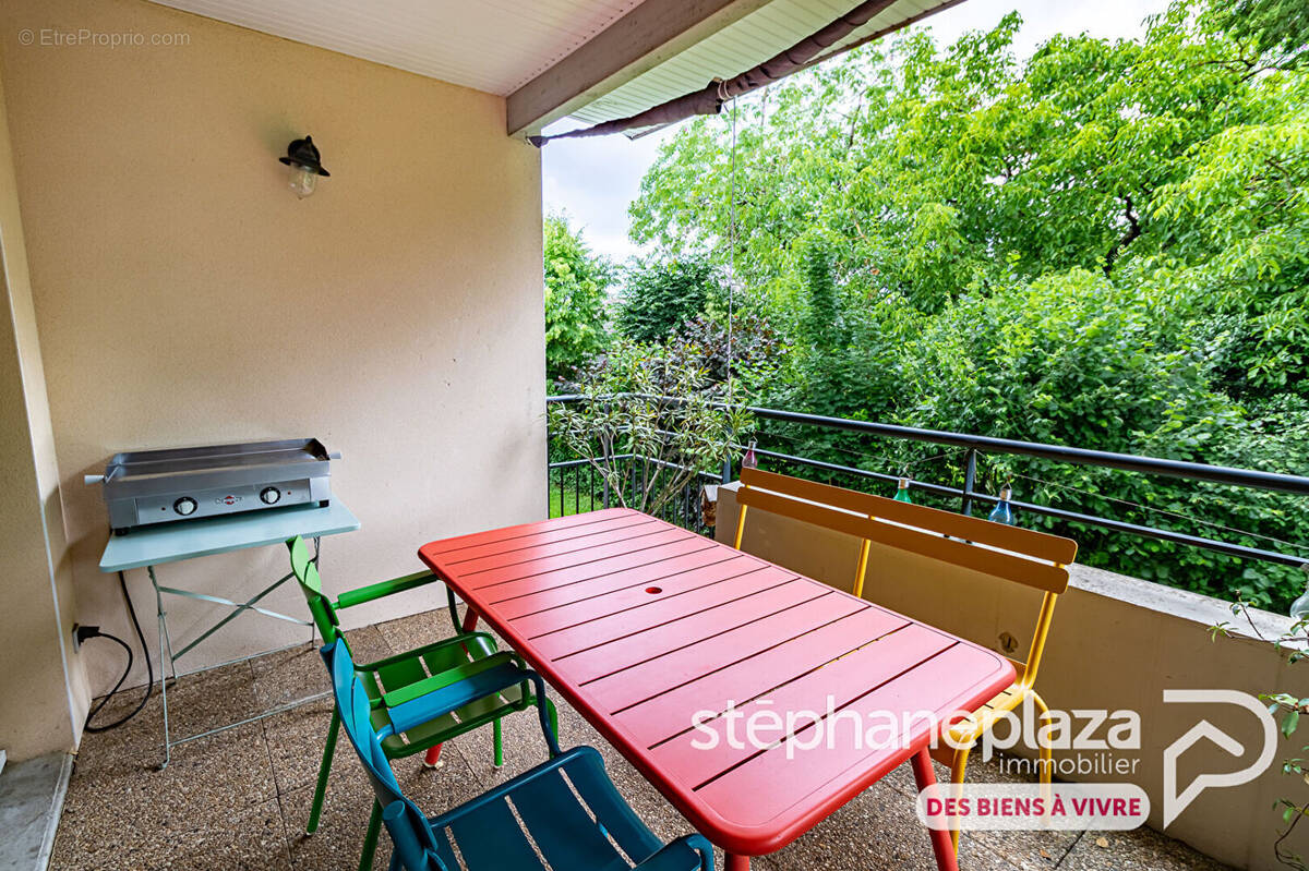 Appartement à PERONNAS