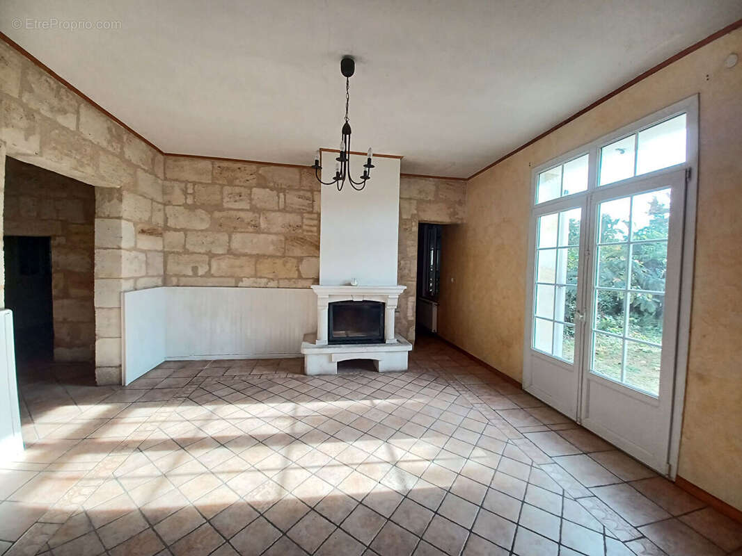 Maison à AMBARES-ET-LAGRAVE