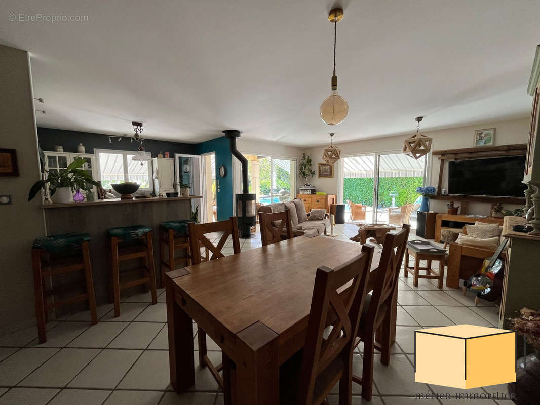 Maison à CHAZEY-BONS