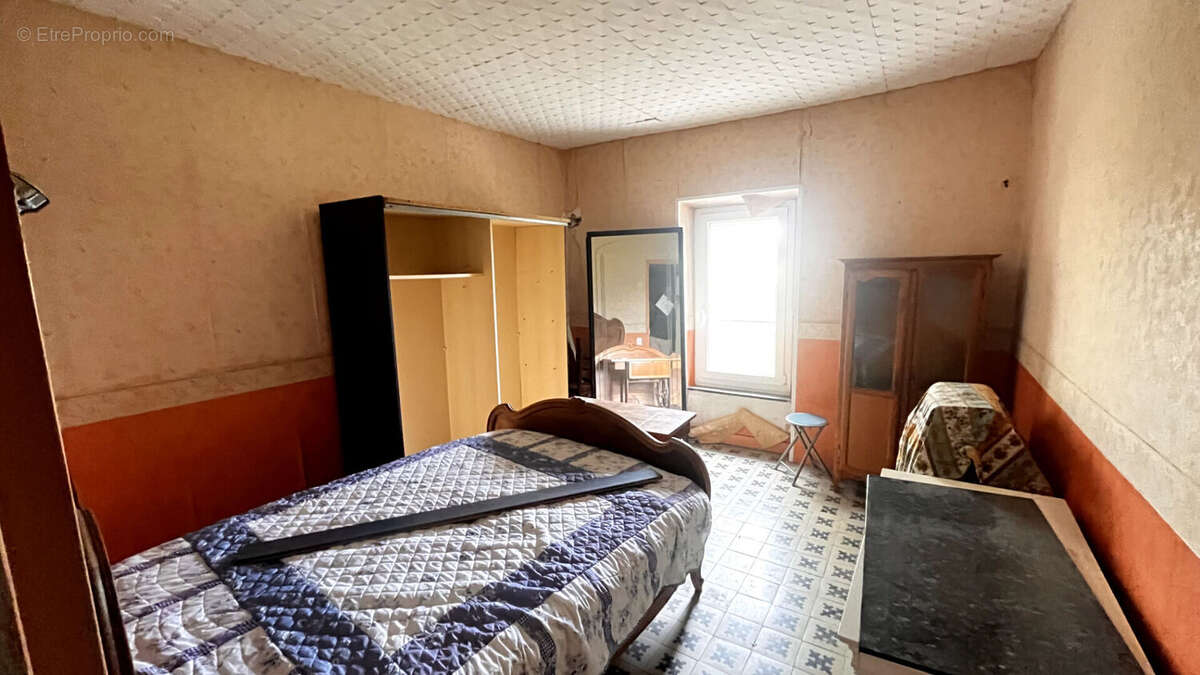 Maison à CRUZY