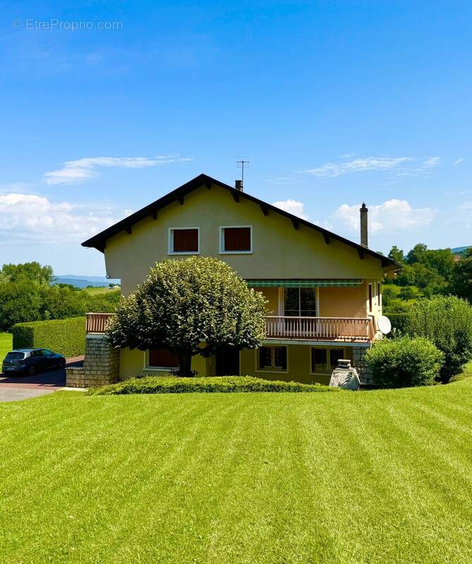 Maison à NANTUA