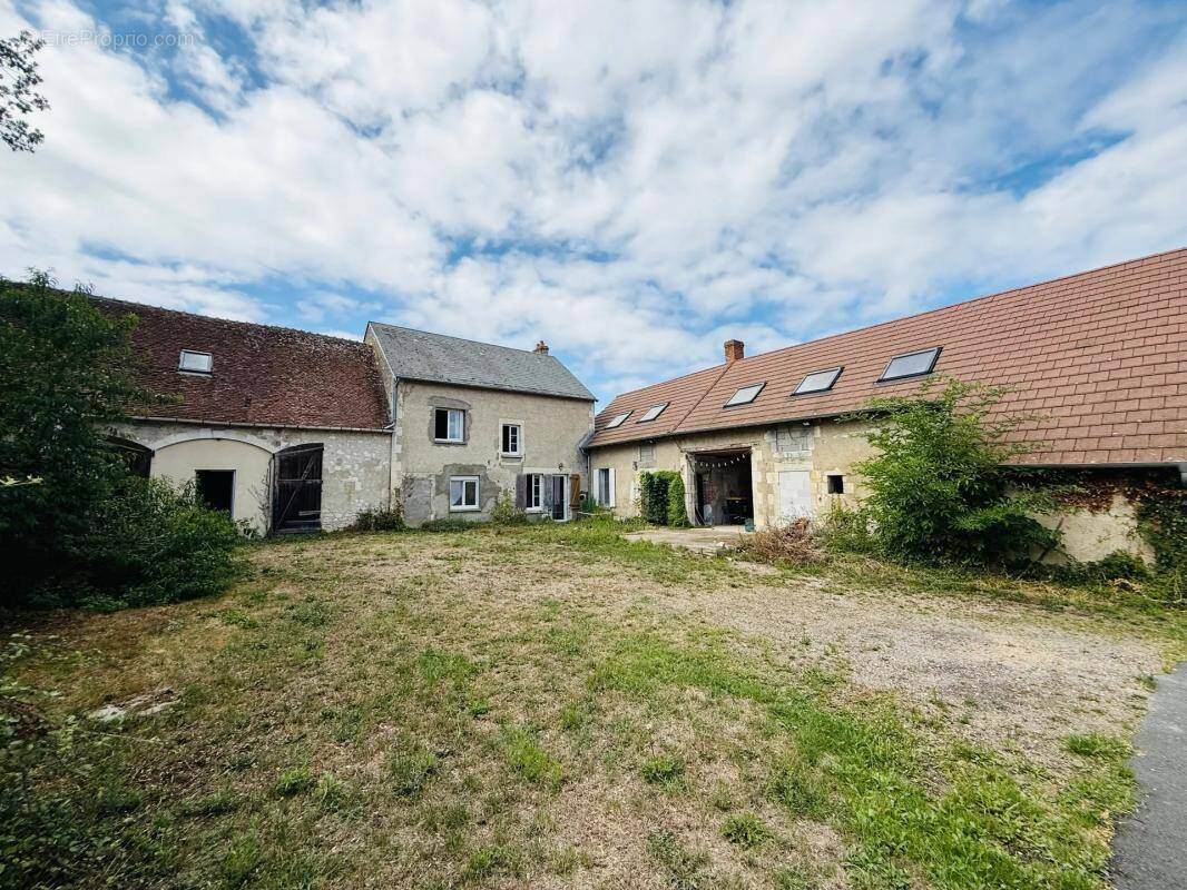 Maison à COUARGUES