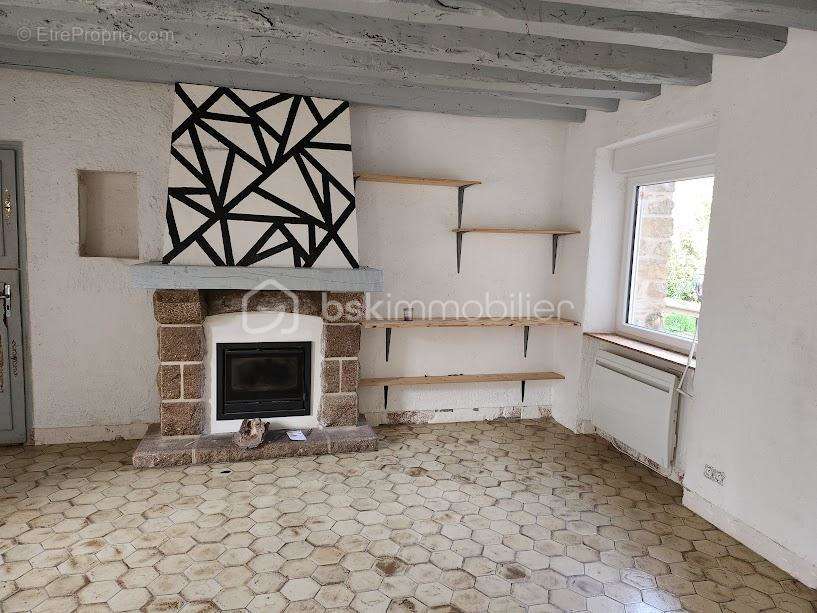 Maison à COMBOURTILLE