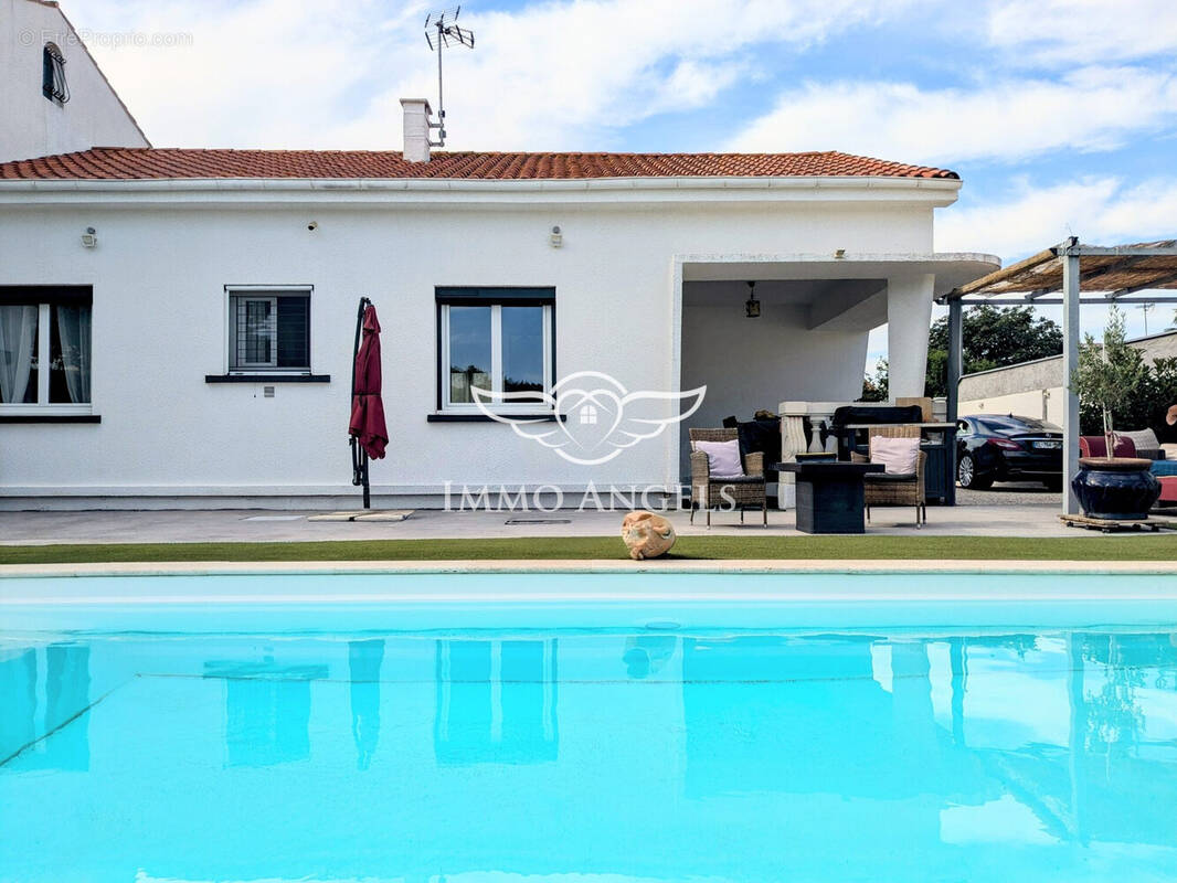 Maison vue de la piscine - Maison à SAUVIAN