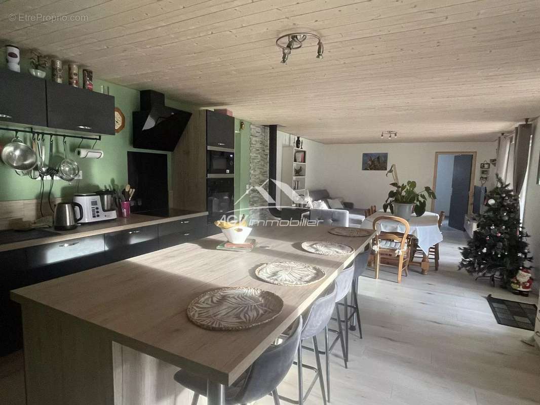 Maison à LES MAGES