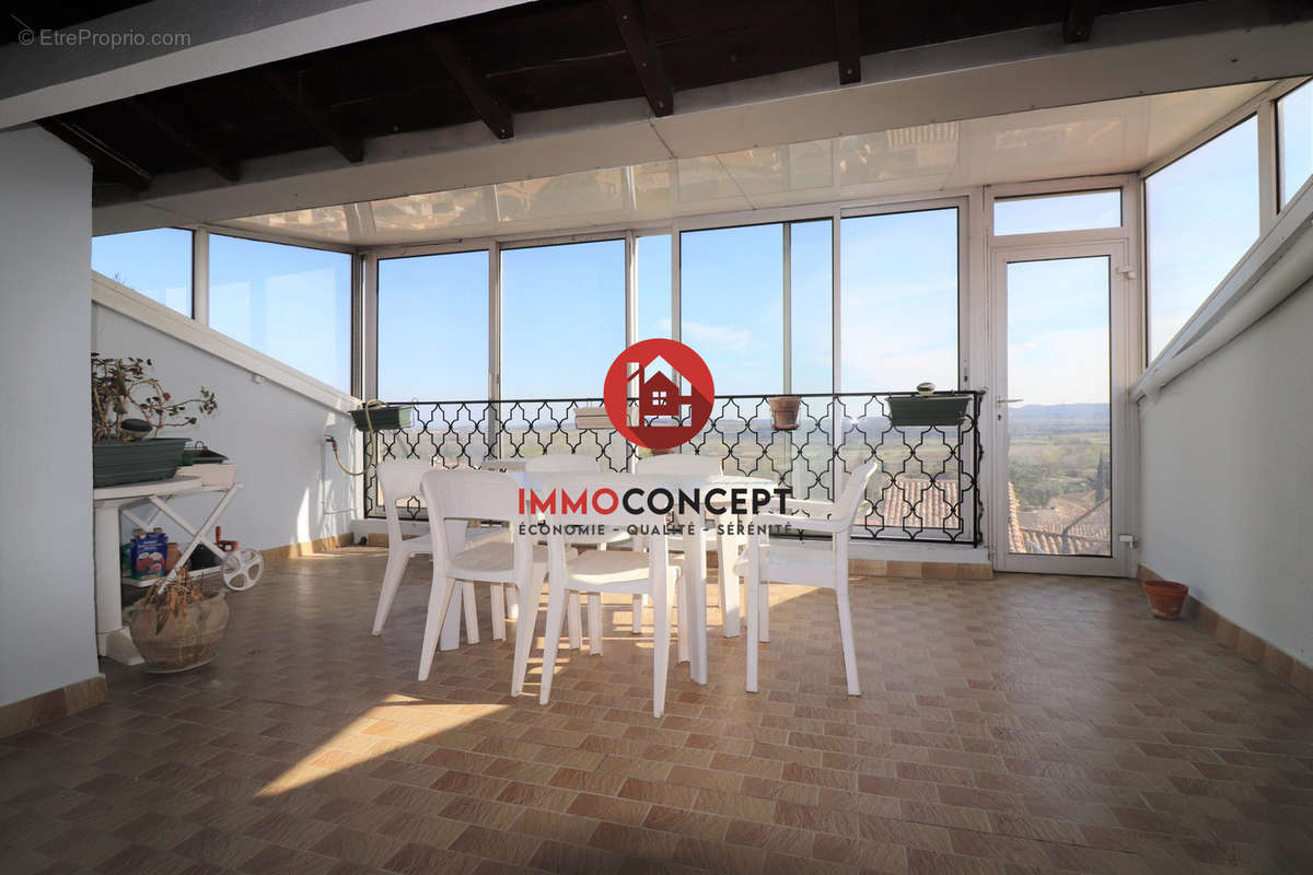 Appartement à LAUDUN-L&#039;ARDOISE