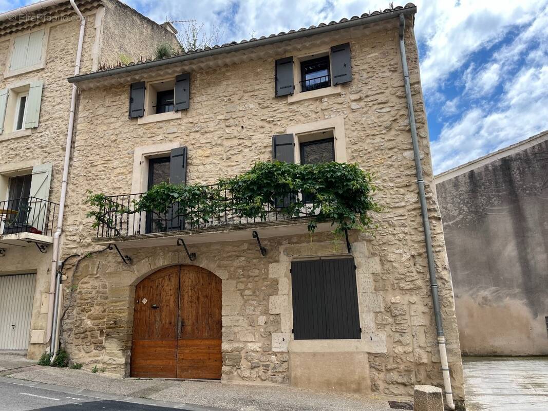 FACADE - Maison à LAGNES