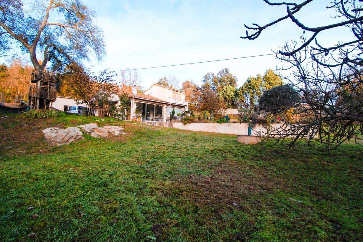 Maison à BAGNOLS-EN-FORET