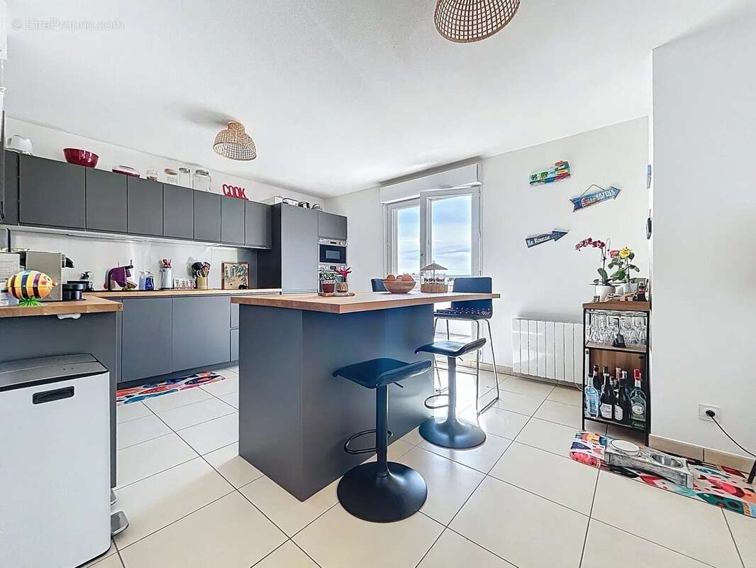 Appartement à SAINT-LAURENT-DU-VAR