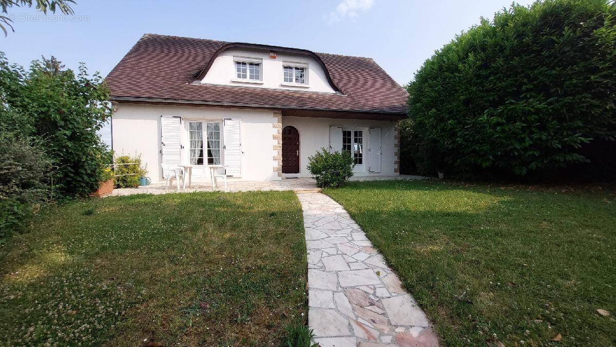 Maison à PONT-SUR-YONNE