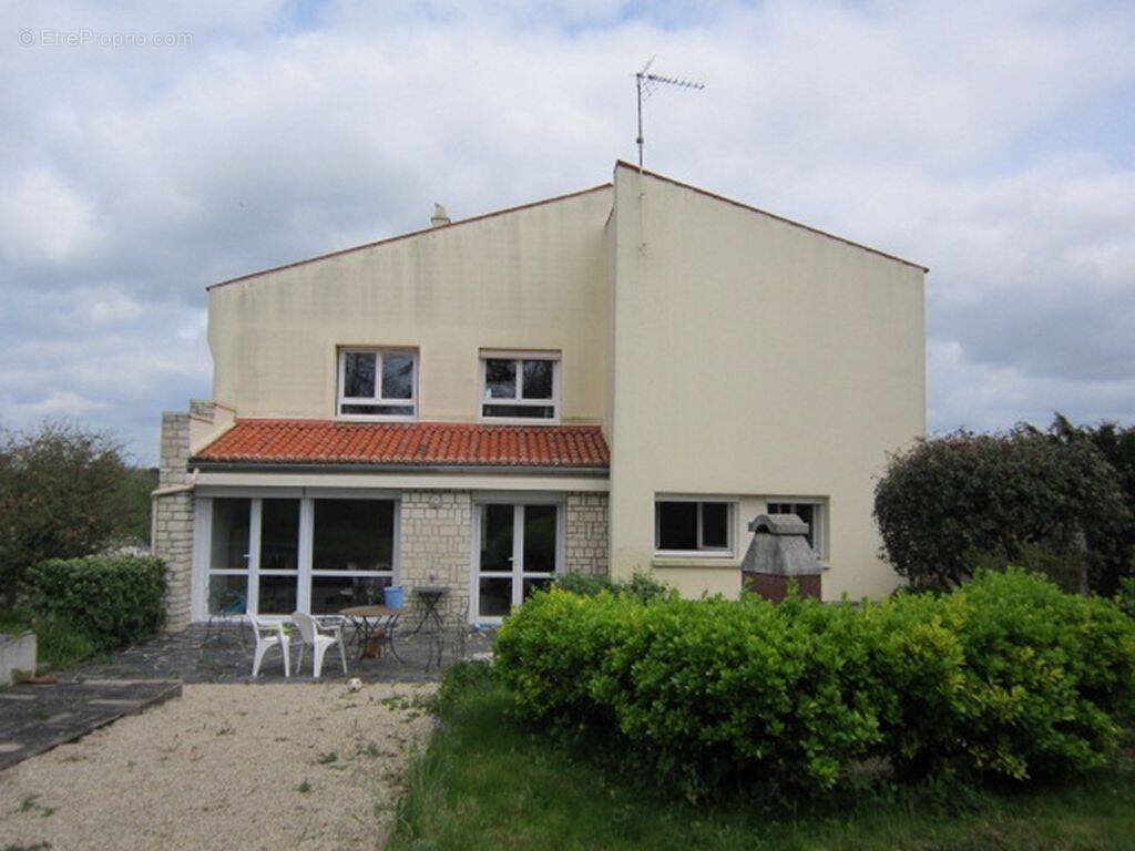 Maison à LONGEVES