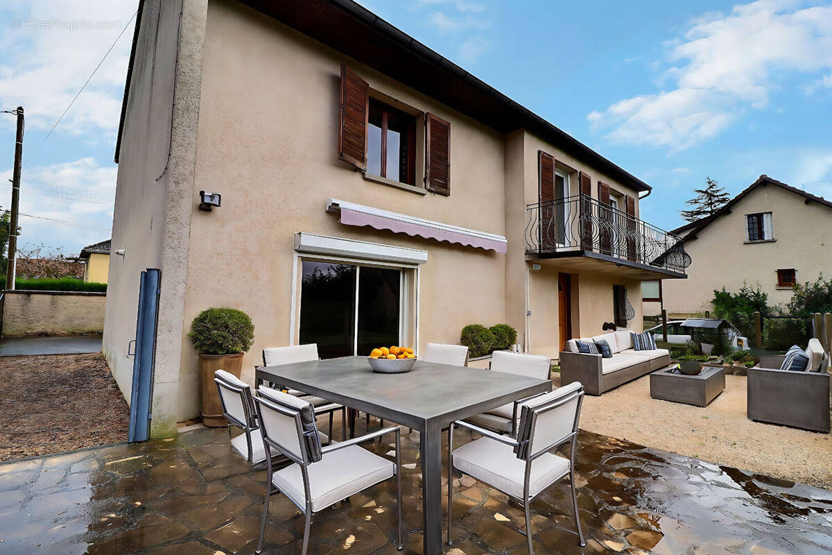 Maison à LE PERRAY-EN-YVELINES