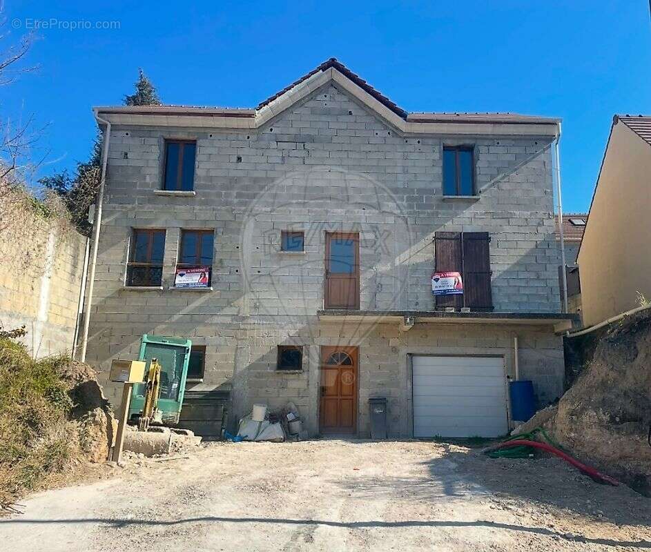 Maison à SARCELLES
