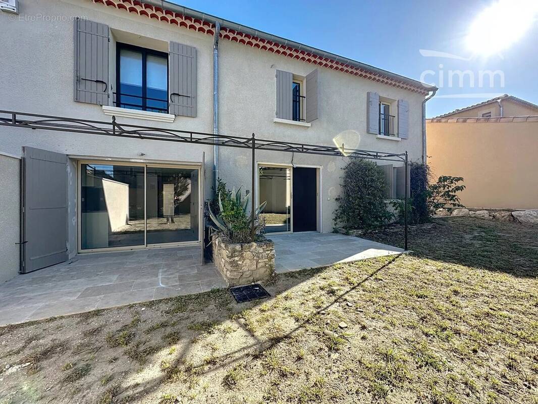 Maison à L&#039;ISLE-SUR-LA-SORGUE
