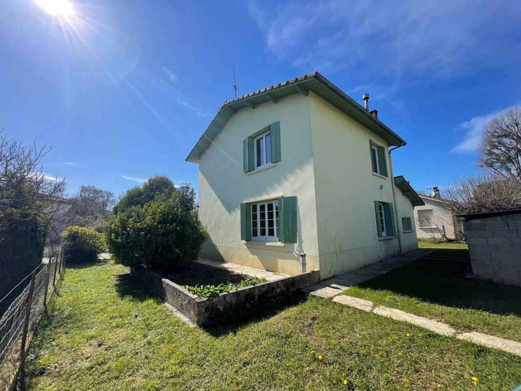 Maison à VIC-FEZENSAC