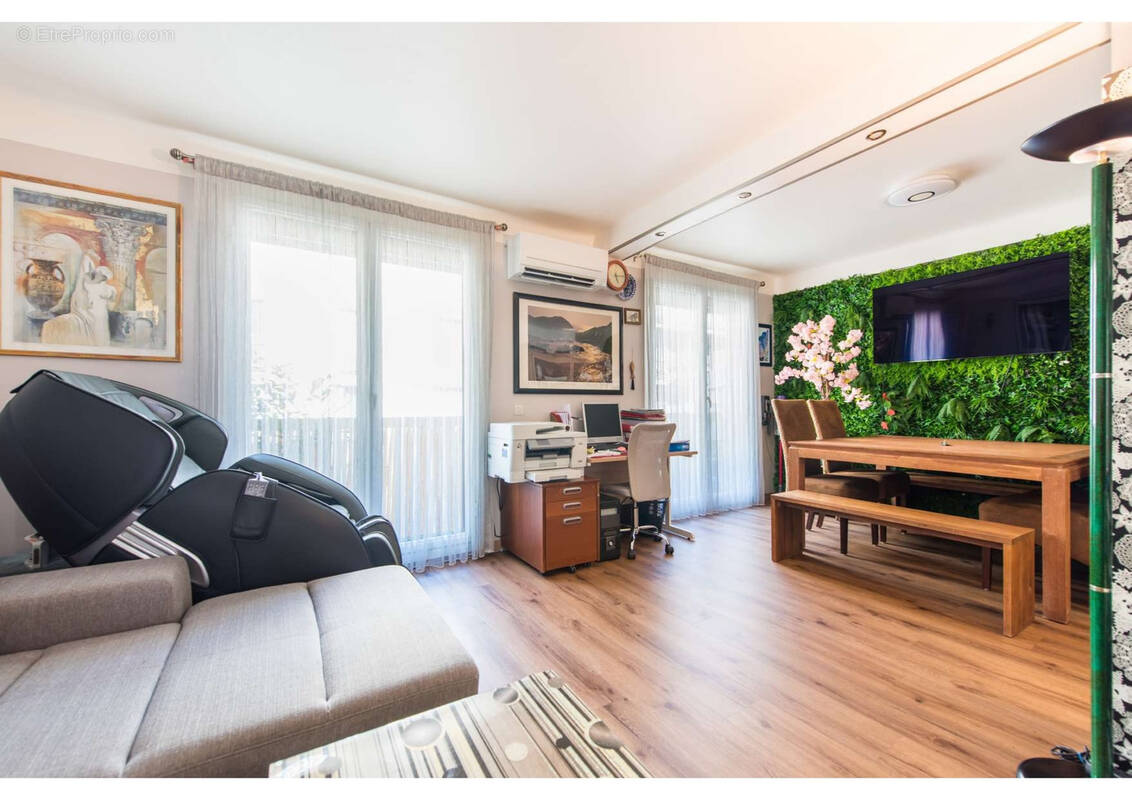 Appartement à MARSEILLE-5E