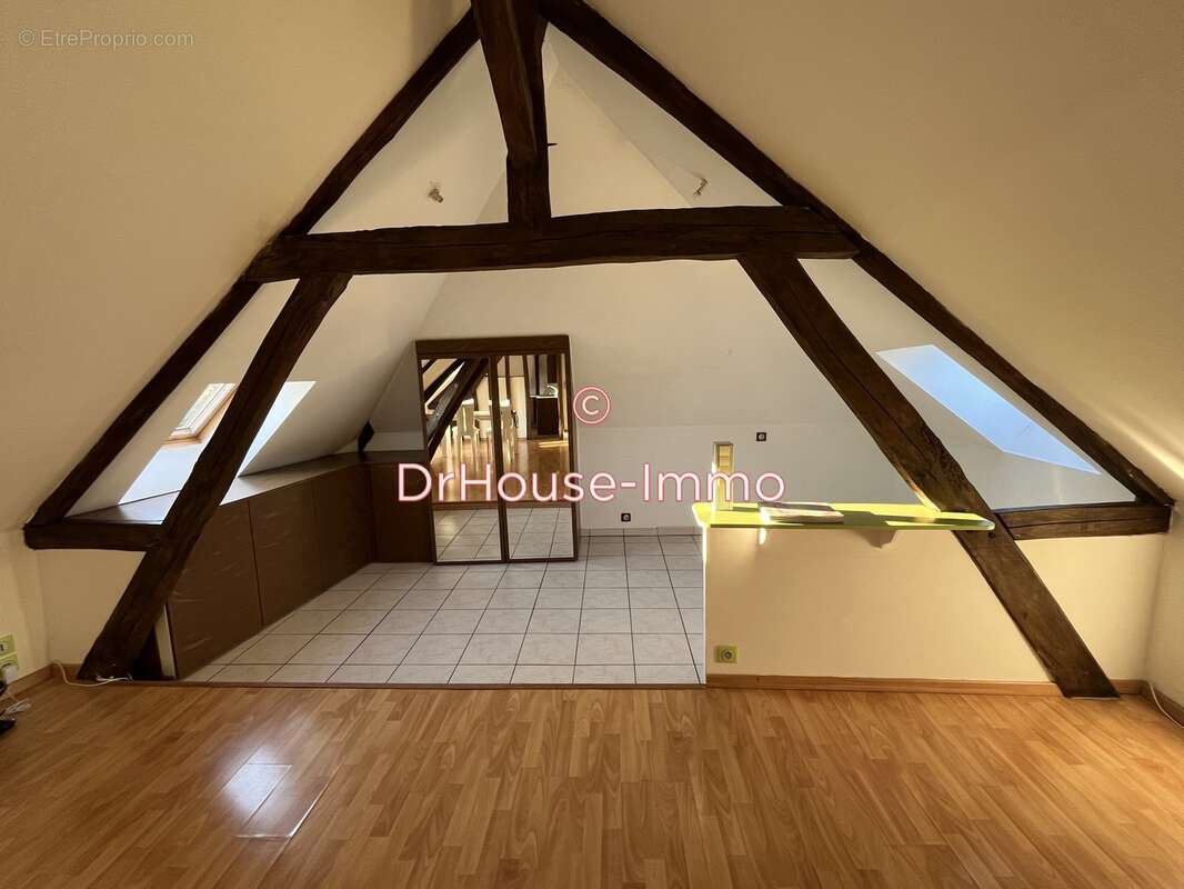 Appartement à PONT-SAINTE-MARIE
