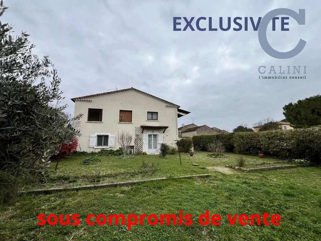 Maison à SAINT-CHAPTES