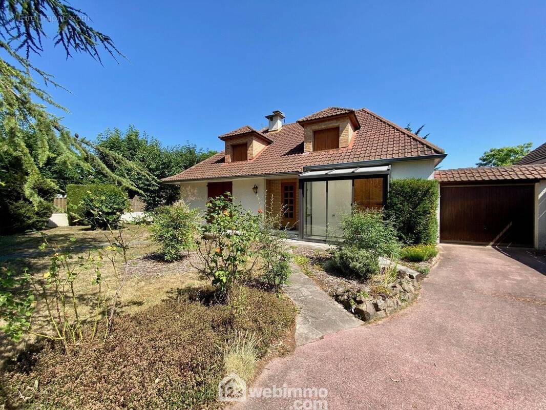 Venez découvrir cette maison individuelle sur un terrain spacieux et arboré - Maison à BONDOUFLE