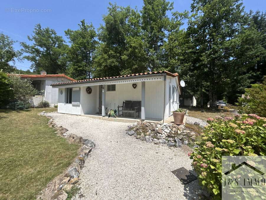 Maison à ECURAS