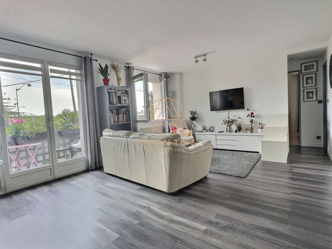 Appartement à SAINT-MAUR-DES-FOSSES