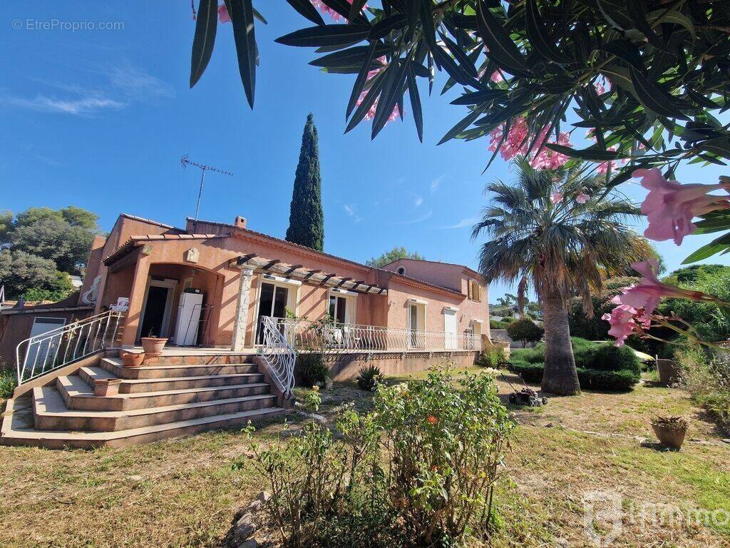 Maison à ROQUEBRUNE-SUR-ARGENS