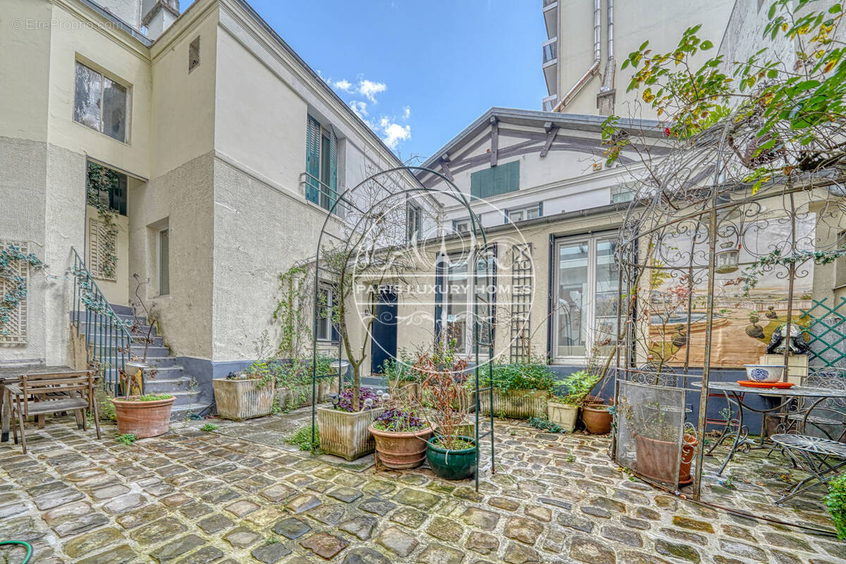 Maison à PARIS-14E