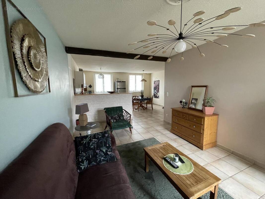 Appartement à CHARMES-SUR-RHONE