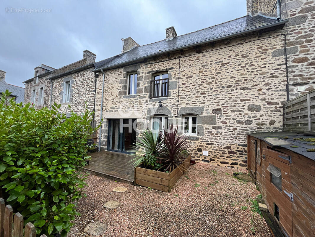 Maison à LANVALLAY