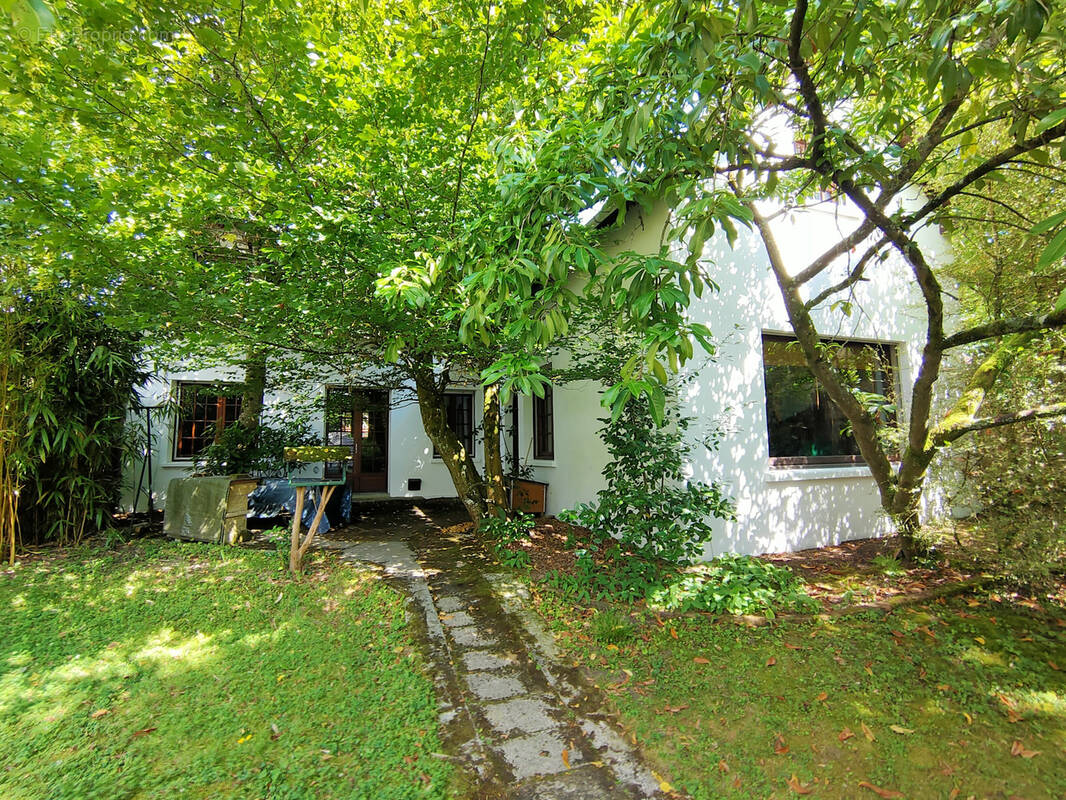 Maison à SAINT-REMY-LES-CHEVREUSE