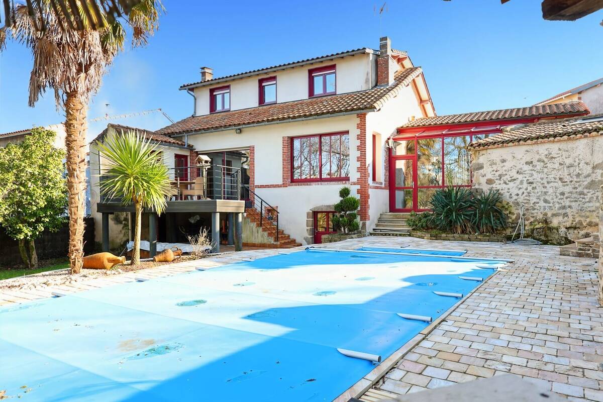 Maison à CUGAND