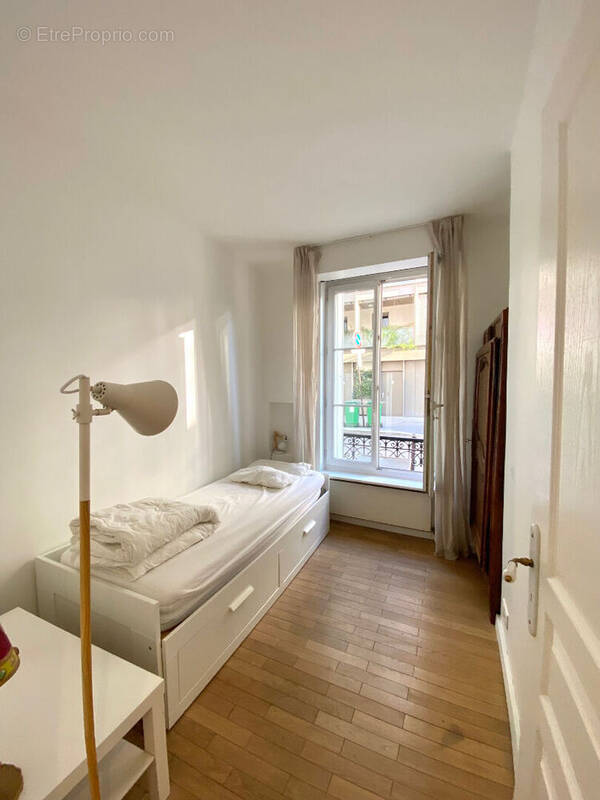 Appartement à PARIS-7E