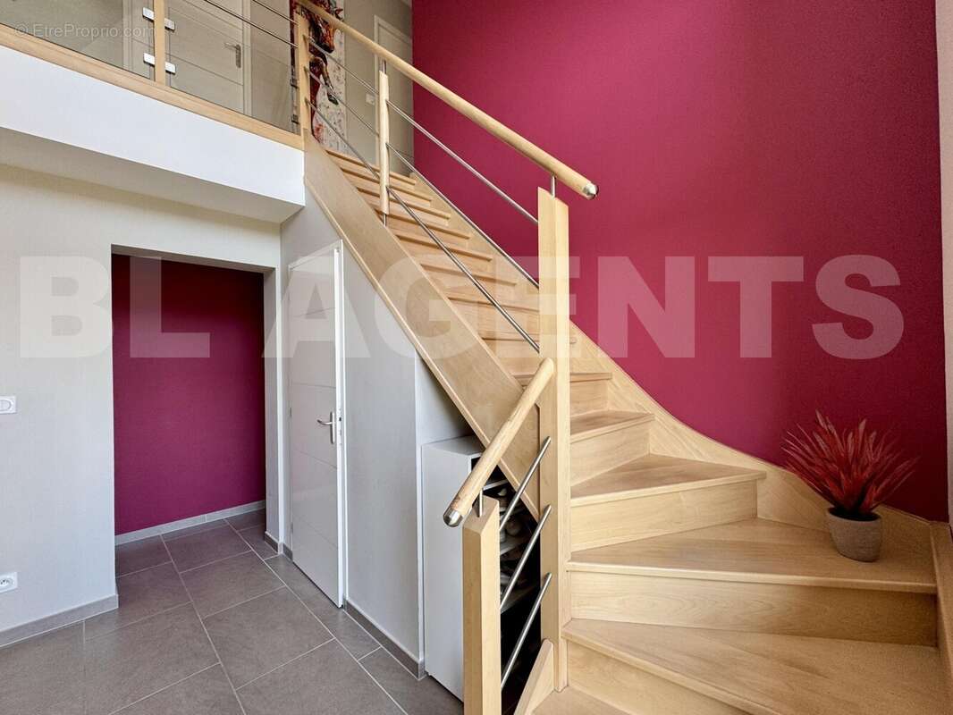 * escalier - Maison à WINGLES
