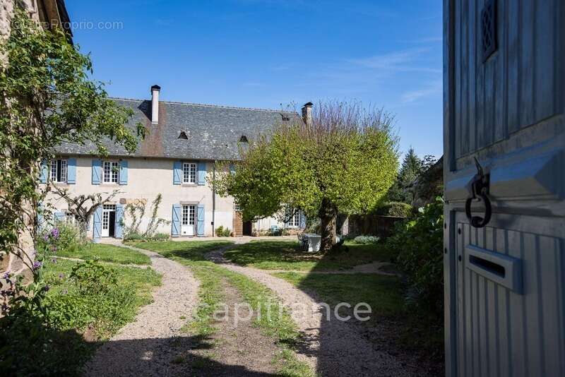 Maison à SALIGNAC-EYVIGUES
