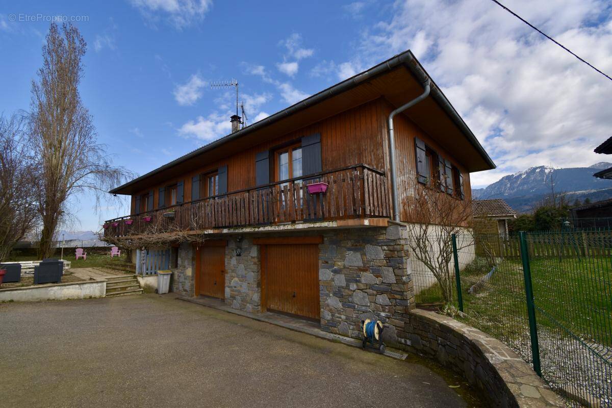 Maison à LA ROCHE-SUR-FORON