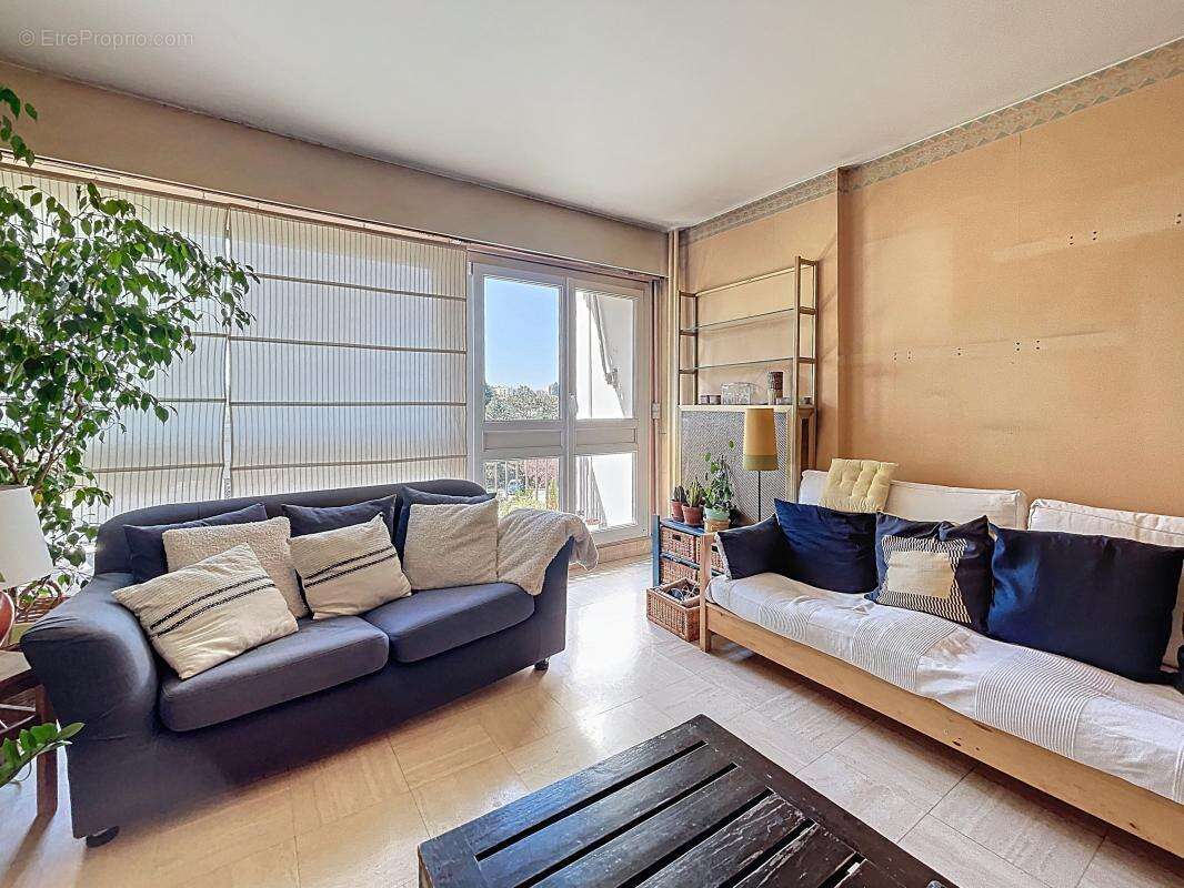 Appartement à L&#039;HAY-LES-ROSES
