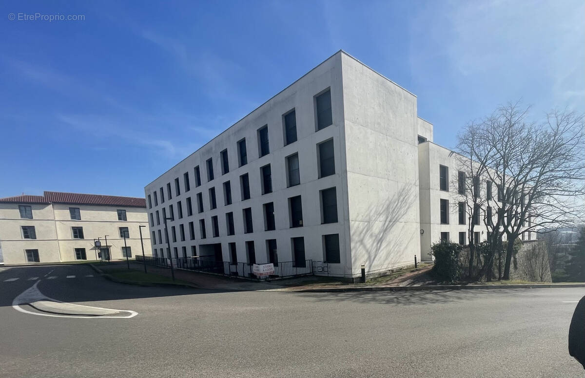 Appartement à PIERRE-BENITE