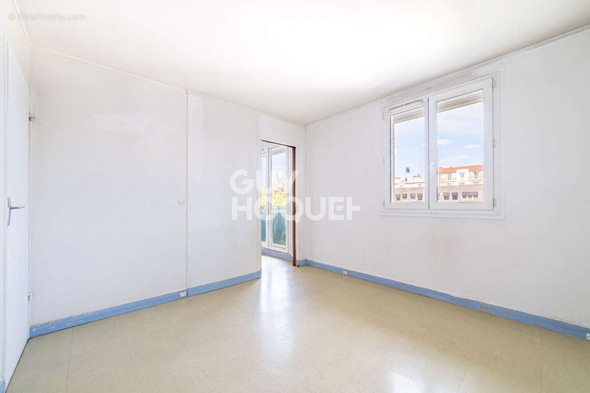 Appartement à COURBEVOIE