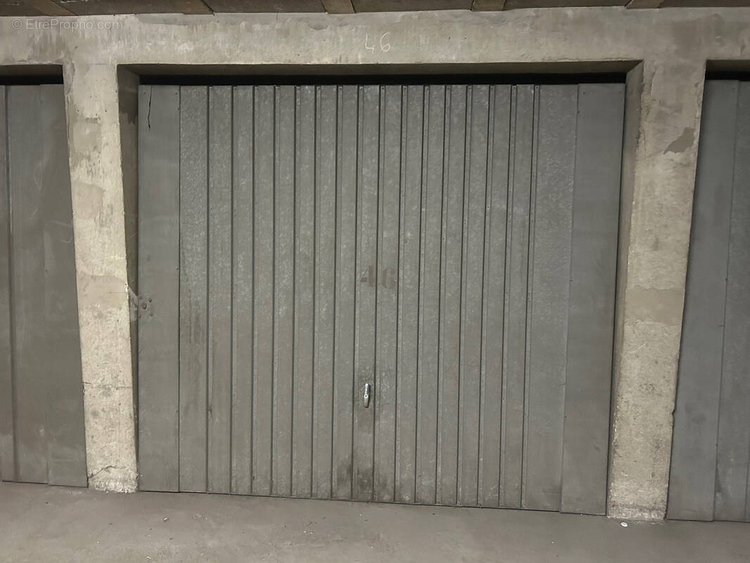 Parking à BOUSSY-SAINT-ANTOINE