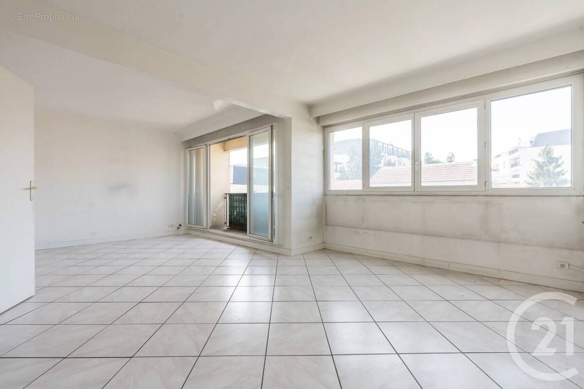 Appartement à LE PLESSIS-TREVISE