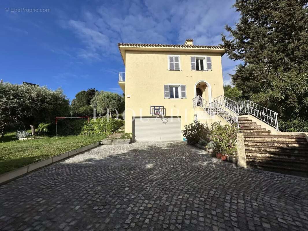 Maison à ROQUEBRUNE-CAP-MARTIN
