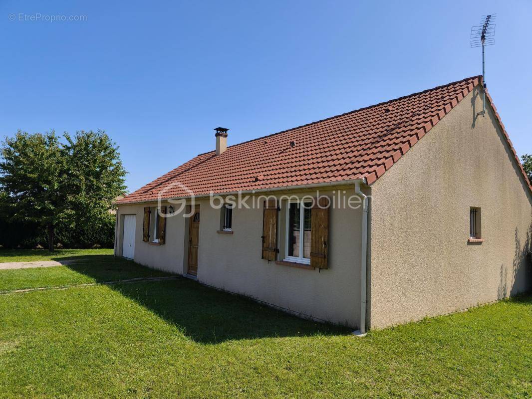 Maison à FERRIERES-EN-GATINAIS
