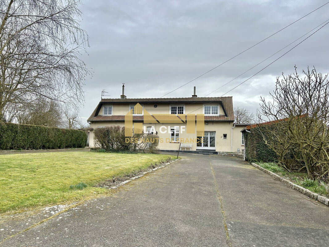 Maison à CROISILLES