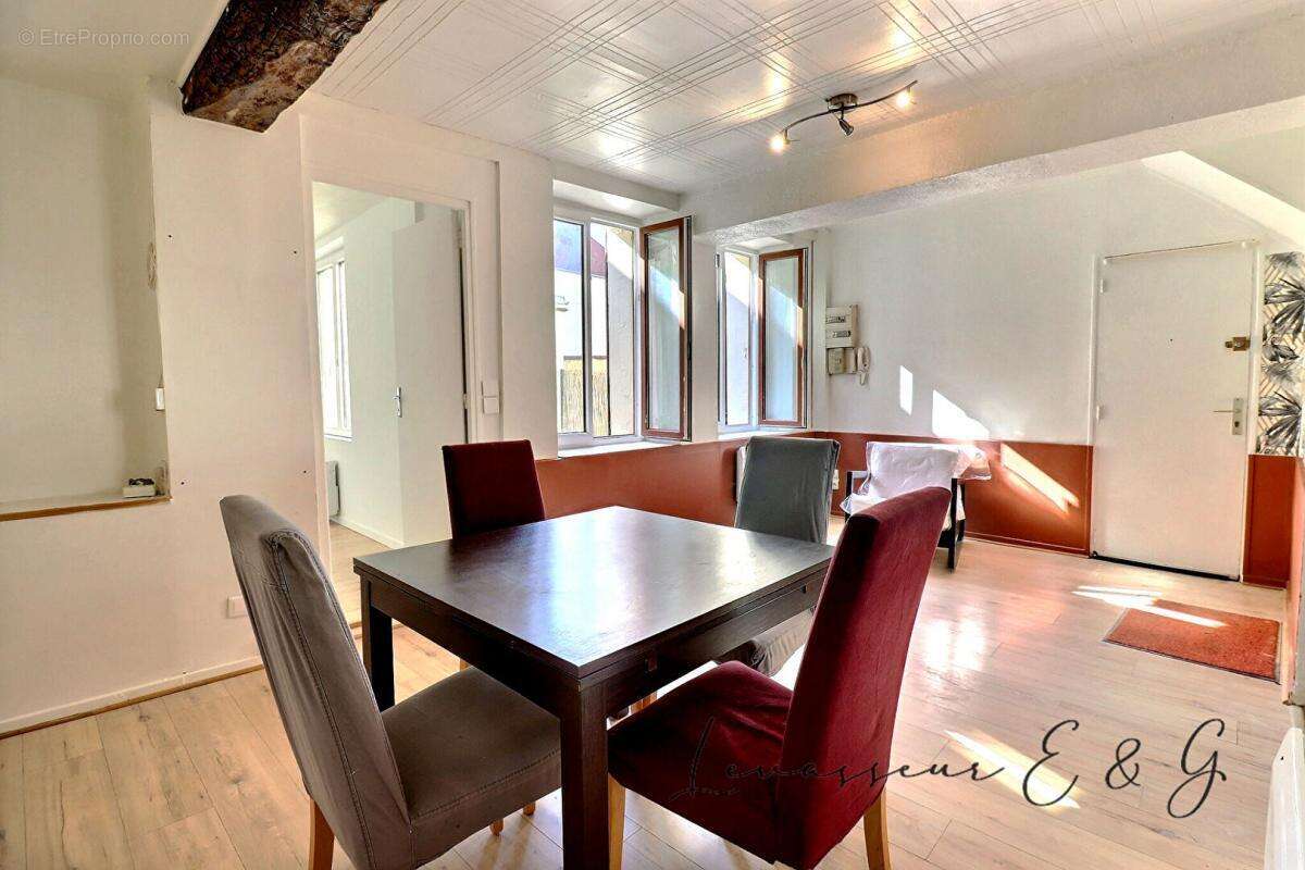 Appartement à MOUY
