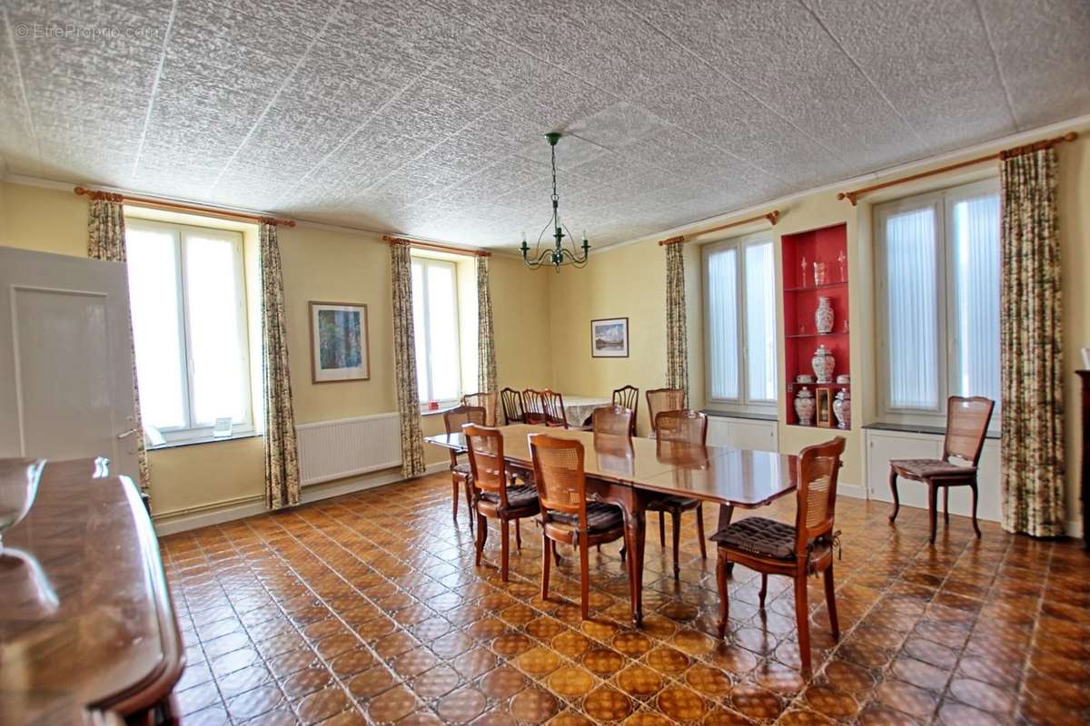 Maison à PEPIEUX