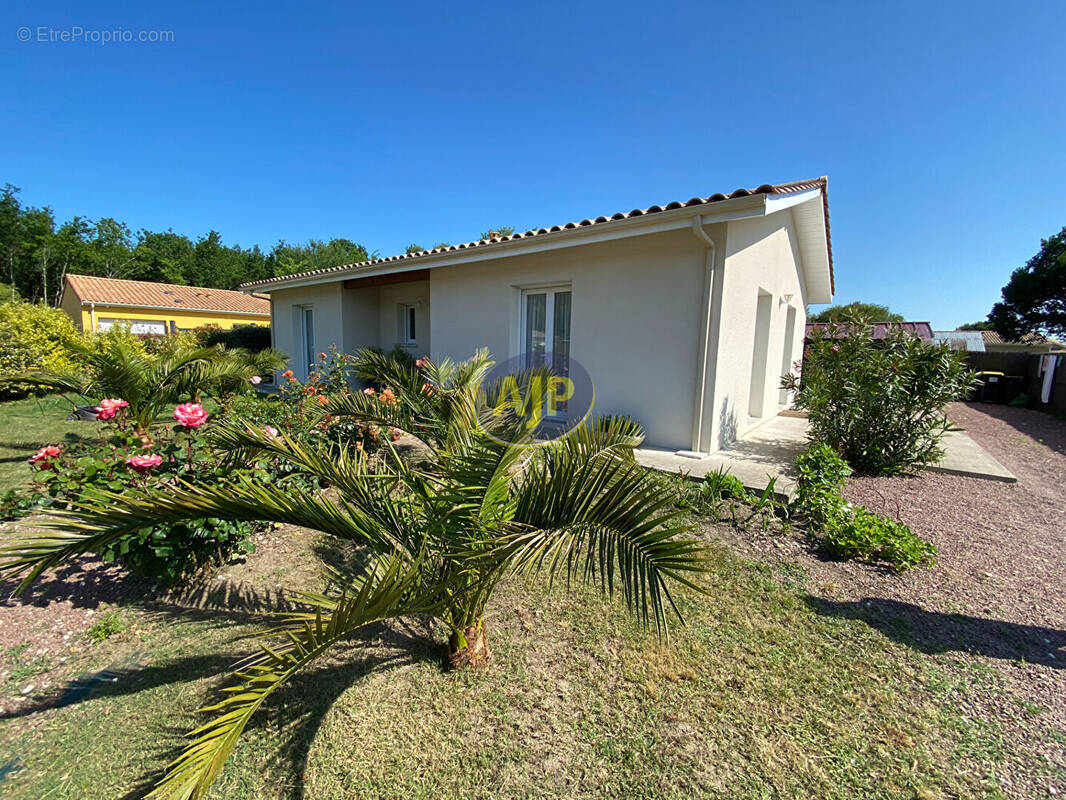 Maison à VENDAYS-MONTALIVET