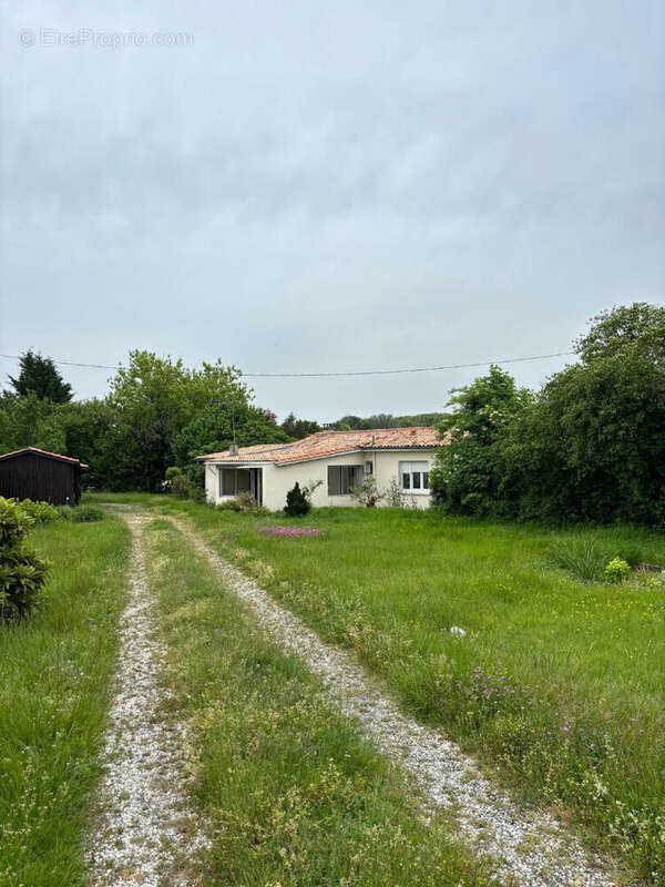 Maison à LEOGNAN