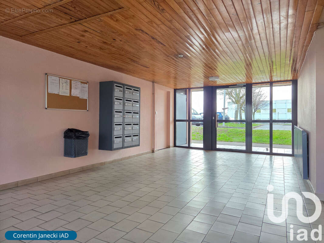Photo 9 - Appartement à LA CHAPELLE-SAINT-LUC